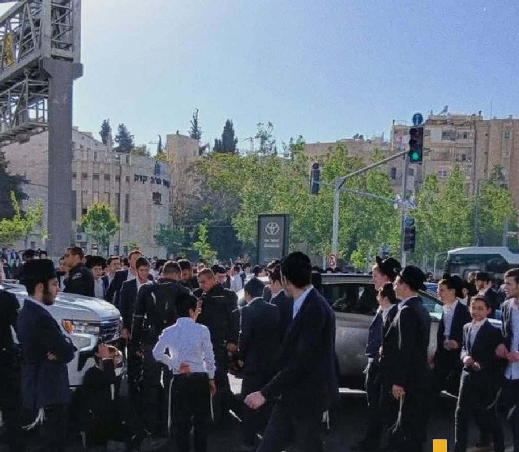 شرطة الاحتلال تقمع تظاهرة في القدس للحريديم الرافضين للتجنيد....