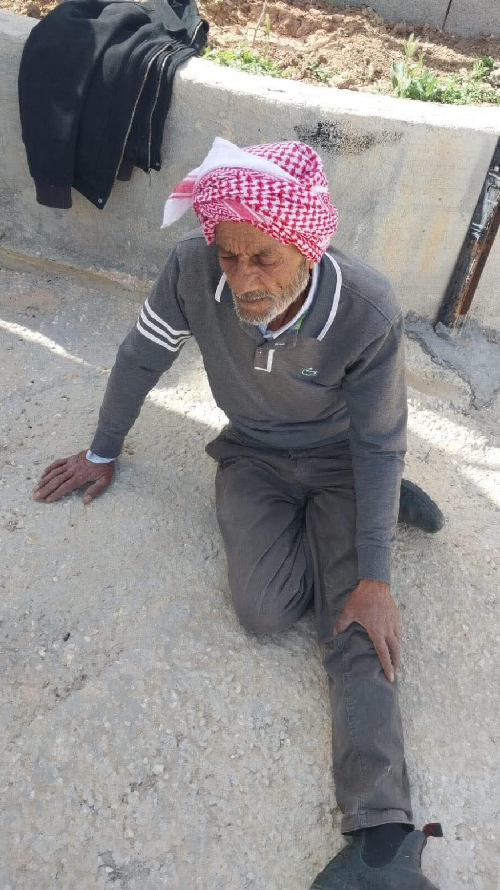 مصادر محلية: مستـ.ـوطنون يعتدون على المزارع محمد عبد الحميد الحمامدة أثناء عمله في أرضه بمنطقة تل ماعين بمسافر يطا جنوب....
