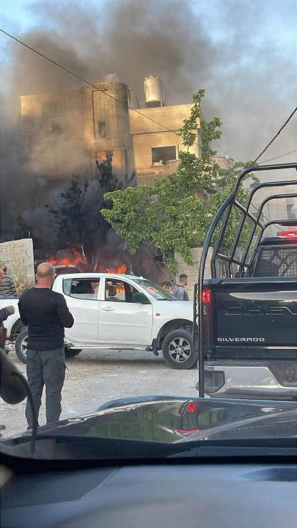 احداث مؤسفة في بيت امرين غربي نابلس , وانباء عن قتيل ومصابون جراء شجار اندلع بين مواطنين , قوات من الامن تصل الى القرية لتهدئة الخواطر واعادة الامن ال...